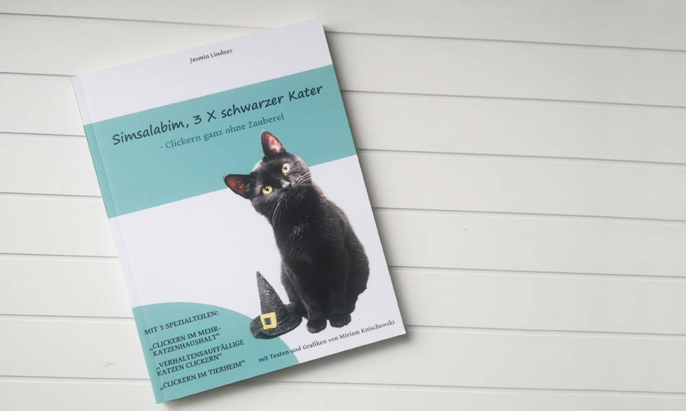 Das Foto zeigt das Buch Simsalabim, 3 x schwarzer Kater - Clickern ganz ohne Zauberei