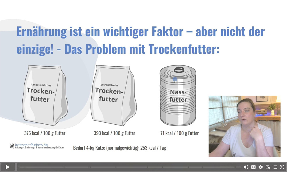Das Foto zeigt einen Einblick ins Kursvideo: Durch die hohe Kaloriendichte können täglich winzige Mengen zu viel Trockenfutter auf lange Sicht zu Übergewicht führen